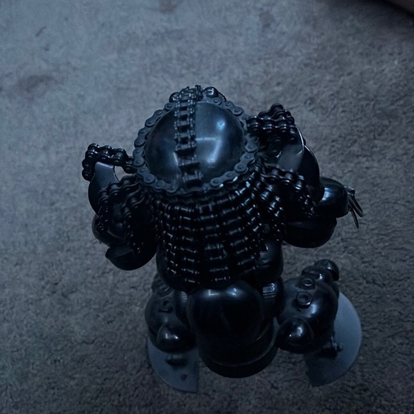 middle character - Picture 4 of 7